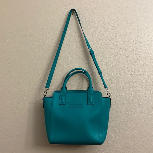 Vera Bradley Handbags - 💙VERA BRADLEY TURQUOISE VEGAN LEATHER TOTE 👜